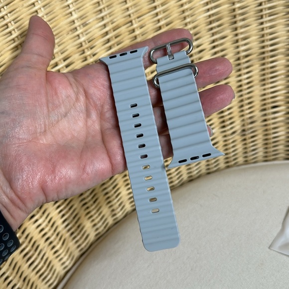 NIP Sporty Light Gray Ocean Loop Watchband Fits 42,44,45 & 49 mm Apple Watch - Picture 5 of 7